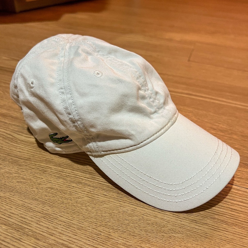 P93. Lacoste หมวกกีฬา หมวกเบสบอล สีขาว สีเขียว โลโก้ MONOGRAM สําหรับผู้ชาย ผู้หญิง (หนึ่งขนาด)