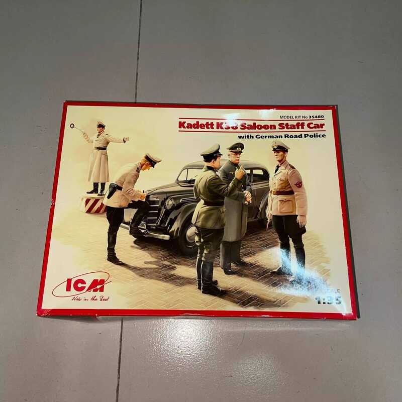รถตำรวจจราจร Opel Kadett K38 Sedan ICM 35480 ขนาด 1/35