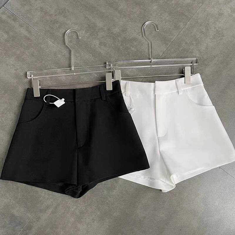 ▥  Streetwear กางเกงขาสั้นสีดําผู้หญิงเกาหลีเอวสูงสีขาวขากว้างกางเกงขาสั้นแฟชั่นเซ็กซี่คลั