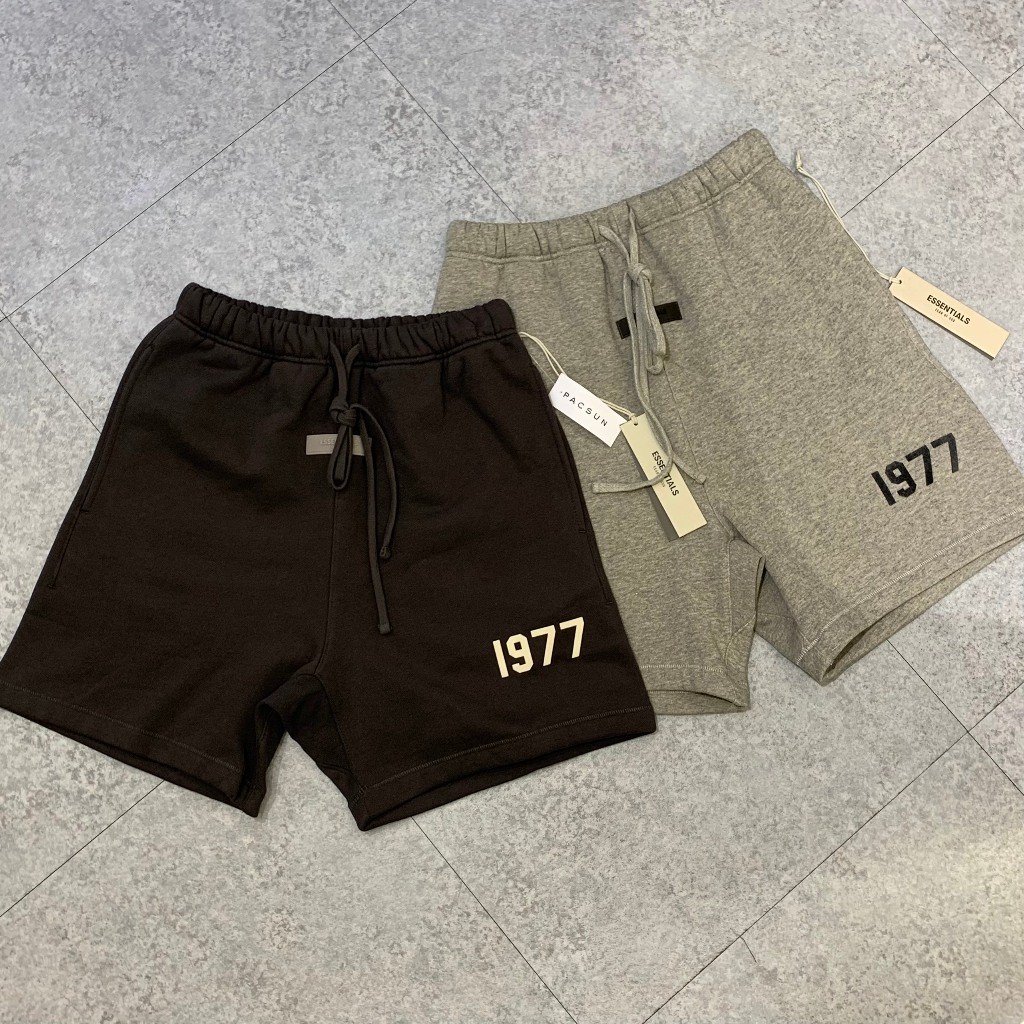 กางเกงขาสั ้ นเหงื ่ อของแท ้ Fear Of God Essentials 1977 - ของแท ้ 100 %