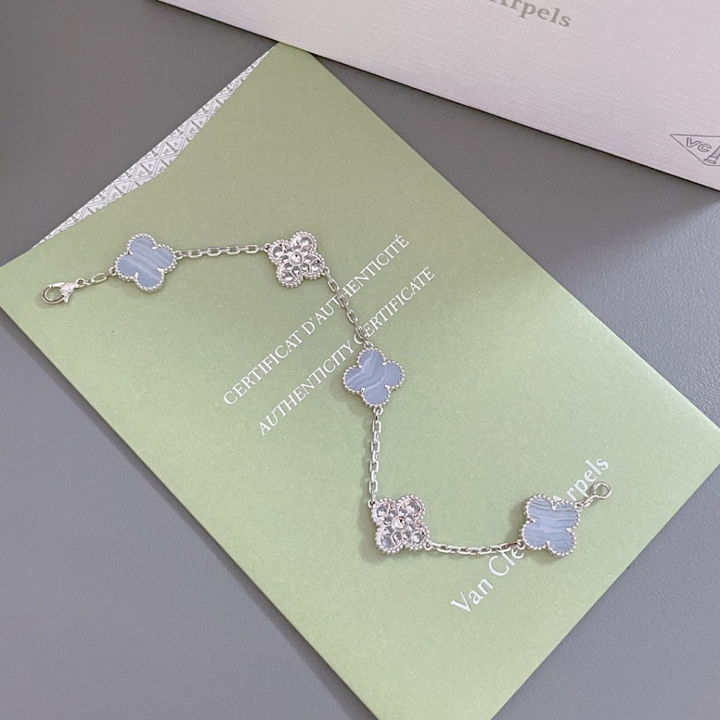 Pre order ราคา3600 Van Cleef & Arpels five flowers half diamond purple jade pulp Bracelet สร้อยข้อม