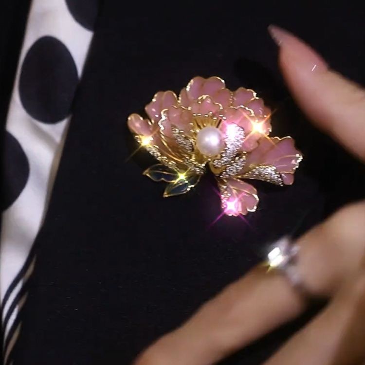 กิ๊บแฟชั่น 2024 ขายร้อน แฟชั่นและประณีต Peony Blossom หรูหราเข็มกลัด 2023 ใหม่ High-end ชุด Pin Cheongsam Retro Corsage