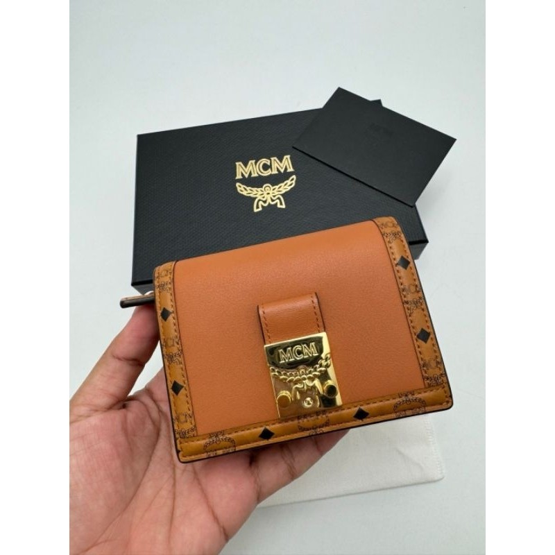 รุ่นใหม่ #กระเป๋าสตางค์NEW #MCM WALLET สีน้ำตาล ขอบลายรอเช็คสต๊อกก่อน
