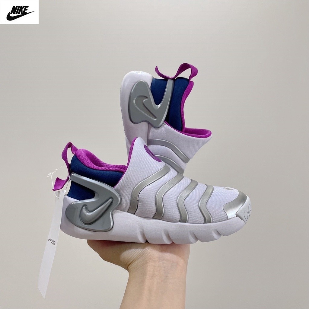 รองเท้าผ้าใบ Nike สีเขียวหญ้า