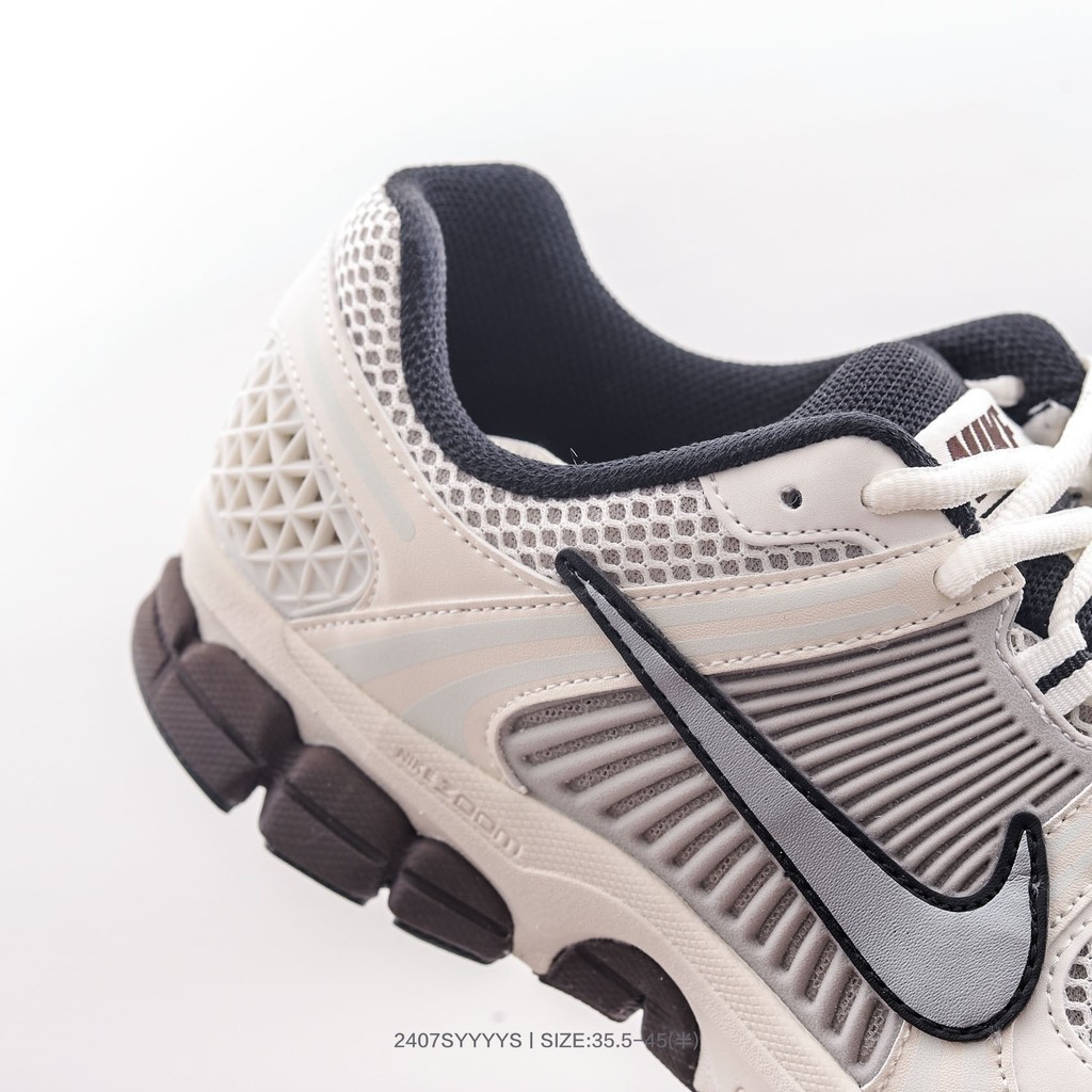 ♞,♘,♙Nike Zoom Vomero 5 SP