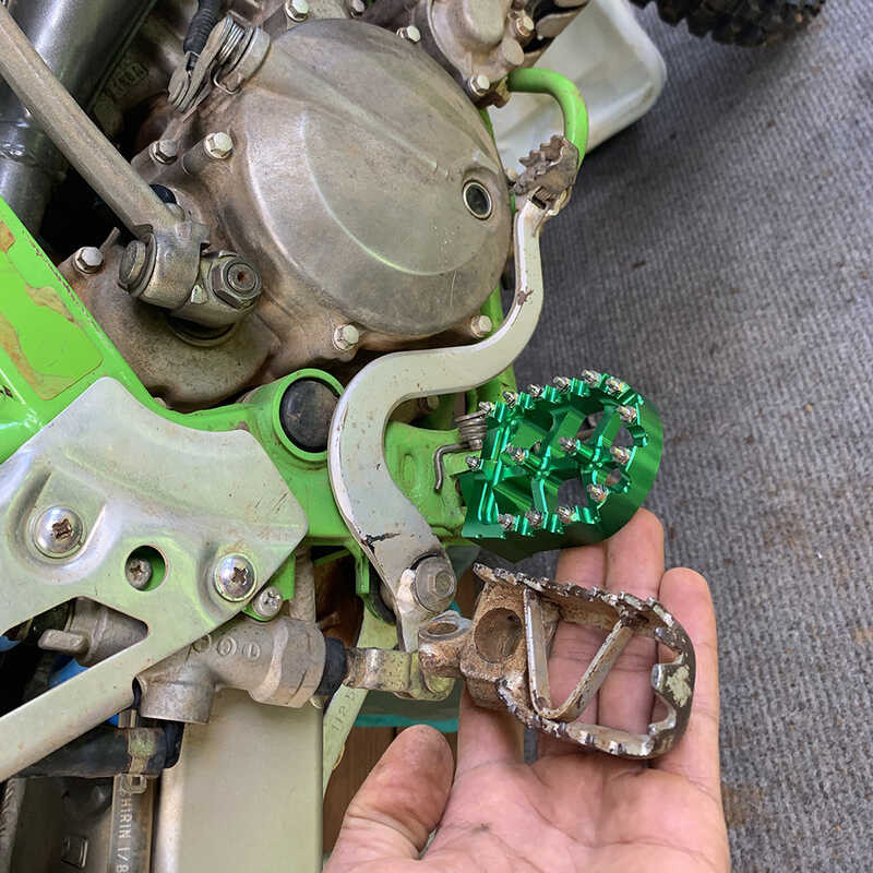 เท้าเหยียบเท้าเหยียบ A68 Kawasaki Kdx200 Kdx220r Kdx200r 200R 220 220R Kdx