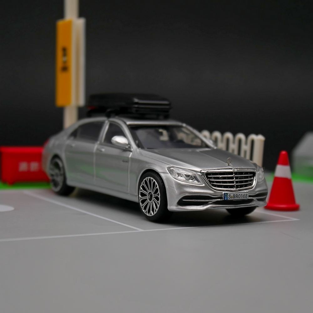 Master 1: 64 Mercedes-Benz Maybach S560 Mercedes-Benz Maybach Alloy Toy Car Model Out of Print Car M