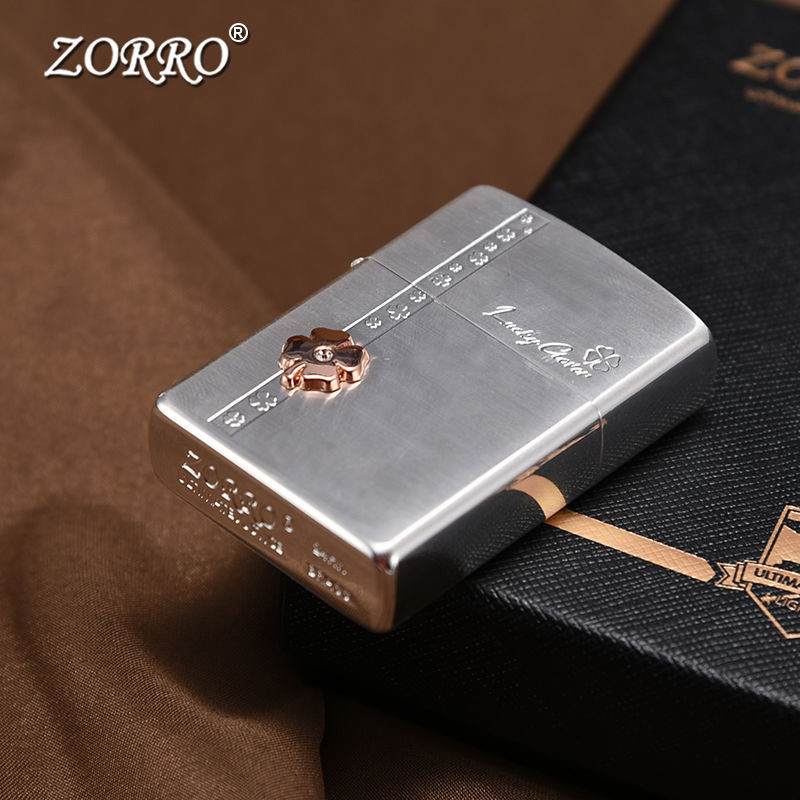 ZORRO ไฟแช็ค Zorro น้ำมันก๊าด สีเงิน แปรงสุข โคลเวอร์สี่ใบ วินเทจเรโทร