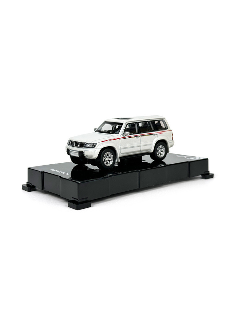 1: 64 Pudi Nissan สีขาวสีเทา Touareg 1998Y61 รถรุ่นรถ