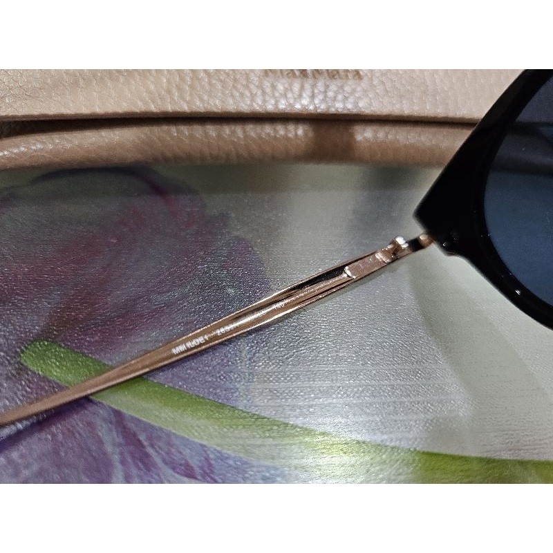 แว่นกันแดด Max Mara มือสองแท้