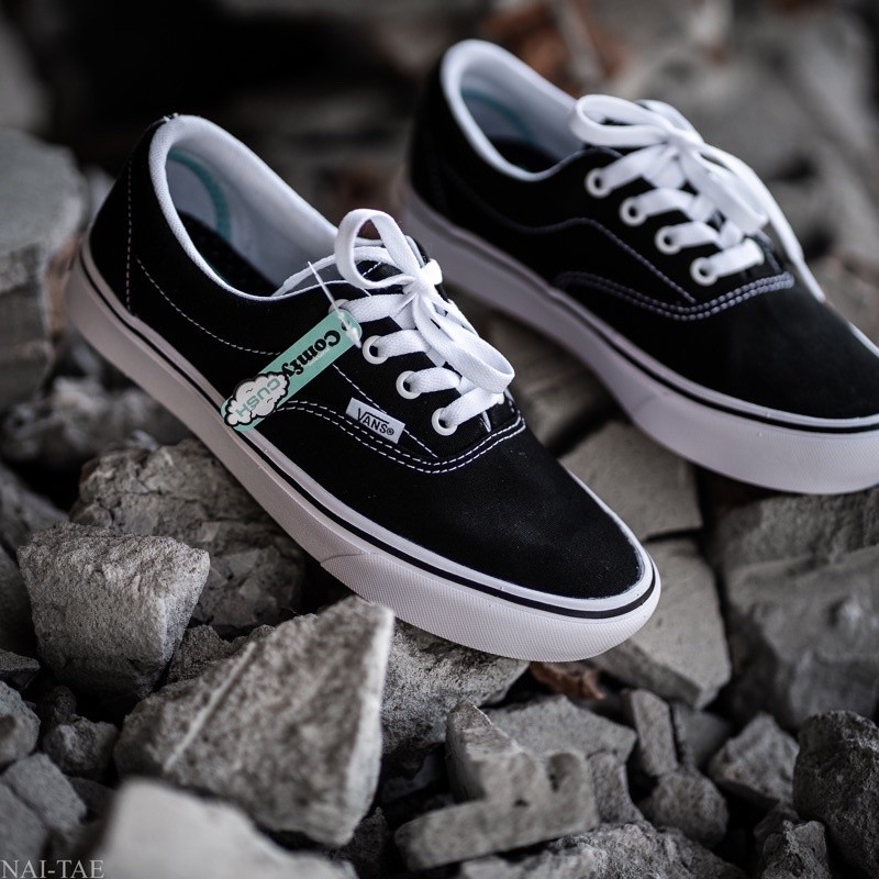 ฟิกเกอร์ Vans Comfycush Era (Black/White)