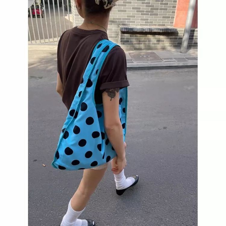 [Green Forest] กระเป๋าสะพายและใต้วงแขน Arc Polka Dot Positive Negative Multi-Carry Tote Bag ความจุขนาดใหญ่