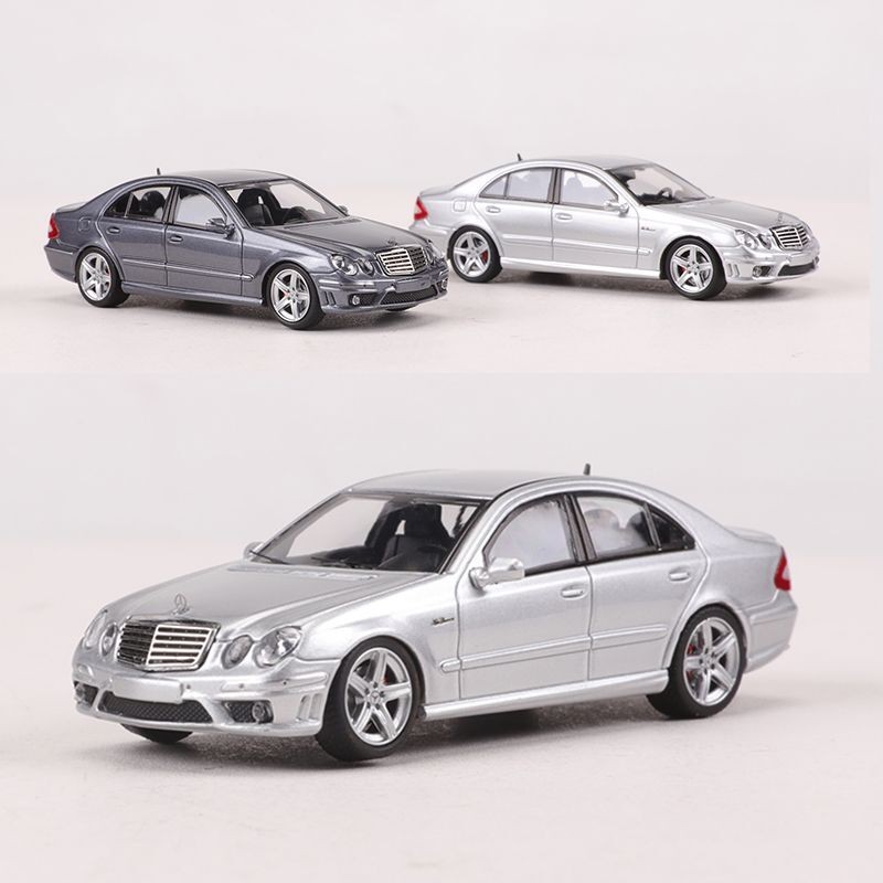 รุ่น 1: 64 Mercedes-Benz E63 W211 จําลองรถรุ่นคอลเลกชันเครื่องประดับ