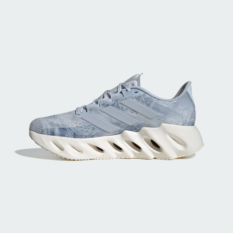 [ คลังสินค ้ าพร ้ อมจัดส ่ งรวดเร ็ ว ] adidas {Dongneng Running Shoes } SWITCH FWD Running Shoes