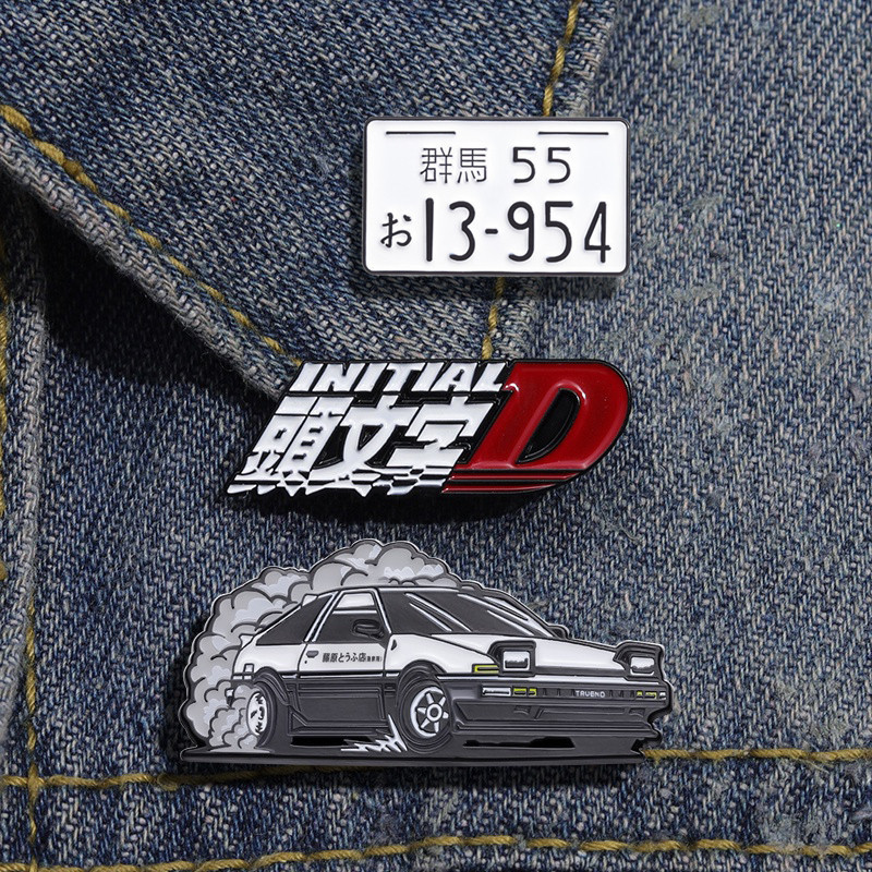 แข่งการ์ตูน "Initial D" เข็มกลัดเคลือบ AE86 กระเป๋าเป้สะพายหลังรถยนต์ Badge ป้ายทะเบียนญี่ปุ่น หมายเ