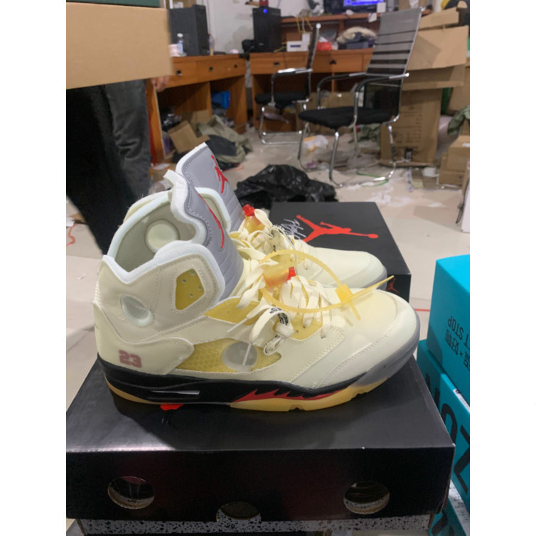 ฟิกเกอร์ Ready Stock Off-White x Air Jordan 5 Retro SP "Sail" Rice Red AJ5รองเท้าบาสเก็ตบอล DH8565-
