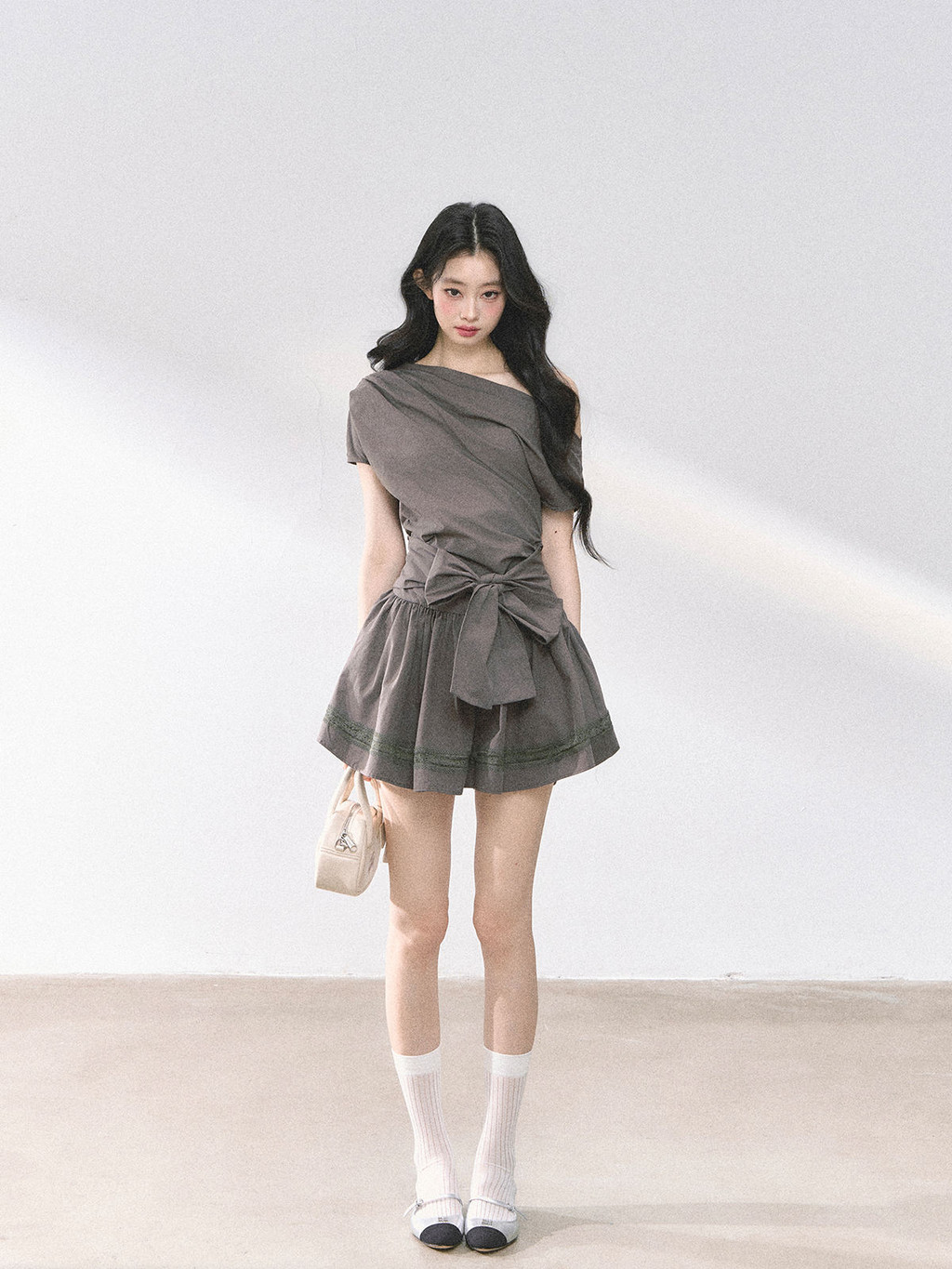 Shanmieleng กระโปรงสายเดี่ยว สไตล์ใหม่ฤดูร้อน ออกแบบ off-the-ไหล่ สำหรับผู้หญิง ทรงแคบเอว slimmer และPretty