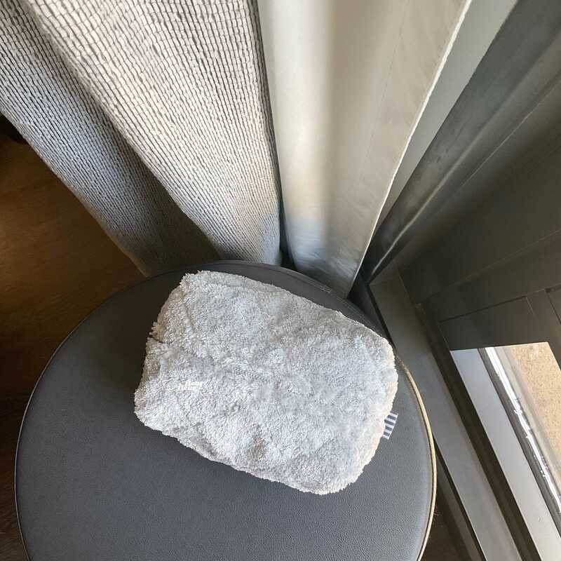 (จัดส่ง 24July24)Snow Teddy Pouch กระเป๋าเครื่องสำอาง