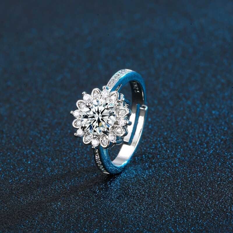TikTok Live Fashion Simulation Mosan Diamond Ring แหวนเพชรหญิงกะรัต