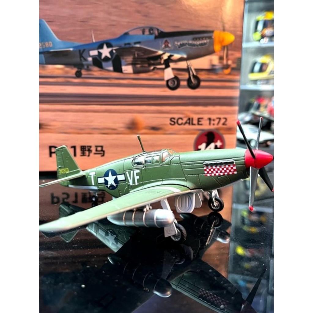1: 72 Scale Alloy Aircraft Model World War II เครื่องบินที่มีชื่อเสียง American Fighter P51 Mustang