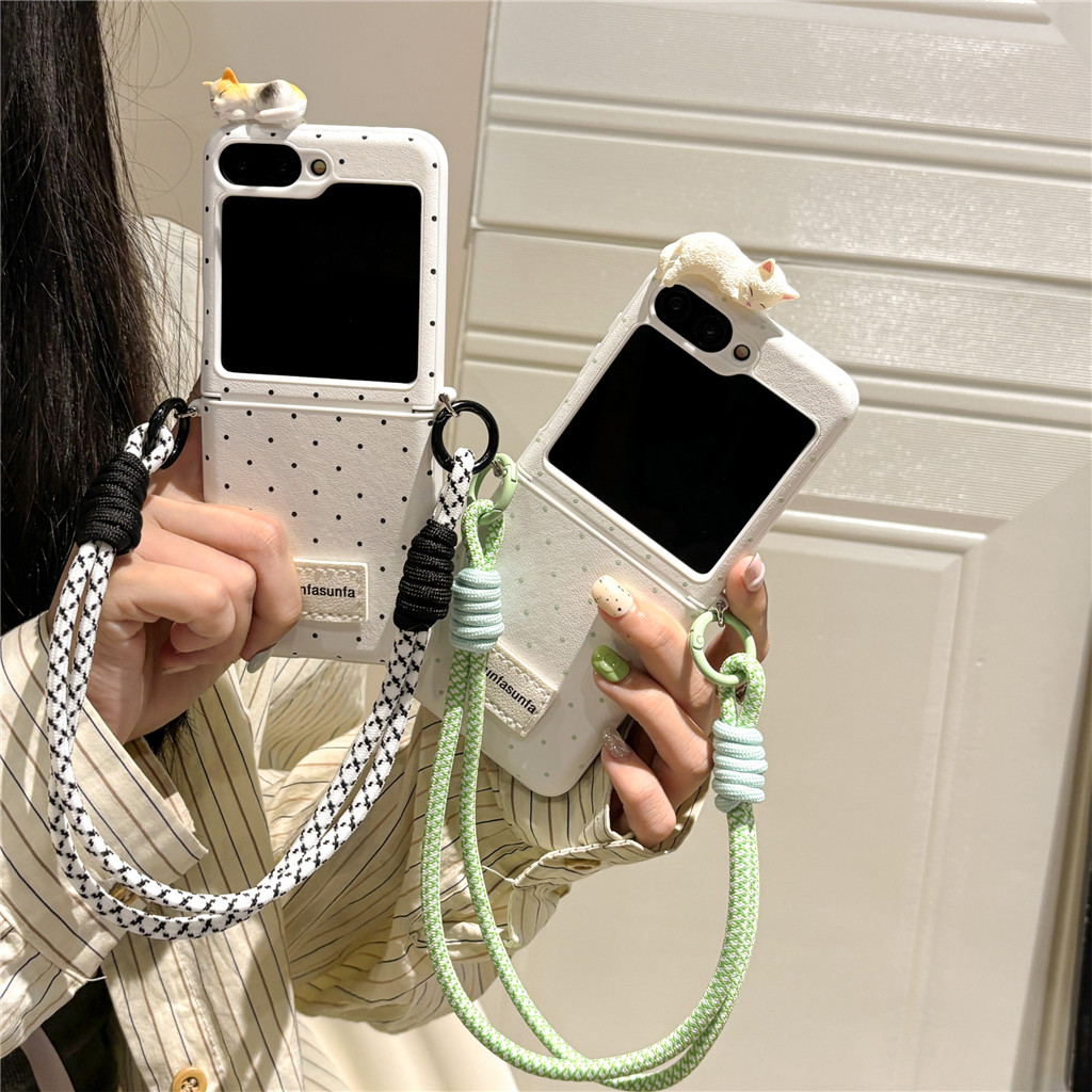 น่ารักแมวตลกเต็มหน้าจอสีดําสีเขียวหยักจุดเคสโทรศัพท์พร้อมสายคล้องมือสําหรับ Galaxy Z Flip 5 6 Z Flip6 ZFlip 5 Zflip6 Zflip5 กันกระแทกปกหลัง