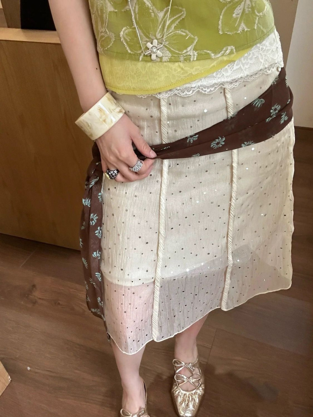 กระโปรงผู้หญิงย้อนยุค สำหรับฤดูร้อนปี 2025 สไตล์อ่อนโยน สวมใส่ง่ายเหมือนกระโปรงลำลอง