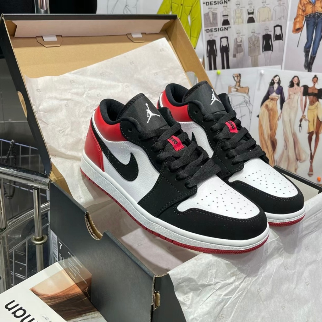 ฟิกเกอร์ NIKE Air Jordan 1 Low Black Toe รองเท้ากีฬาสำหรับบุรุษและสตรี Nike Jordan Sports Shoes ของ