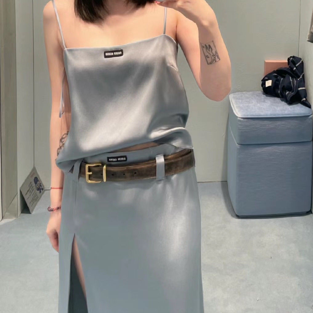 Miu MIU Retro ตัวอักษรอเนกประสงค์ของผู้หญิงเข็มขัดสีน้ําตาลด้อยทนทานเข็มขัดทองตกแต่ง Ins กางเกงยีนส์