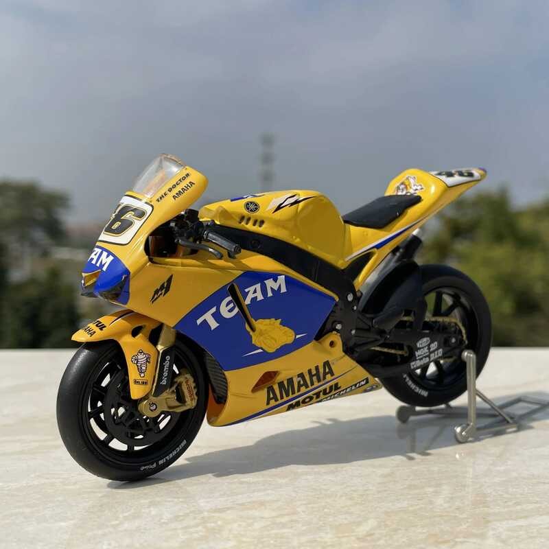 1:18 Scale Diecast Alloy YZR M1- ROSSI 2006