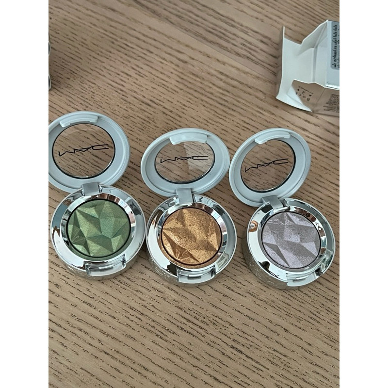 ฟิกเกอร์ MAC COSMETICS Sparkler Eyeshadow (Holiday Limited Edition) ของแท้พันล้าน%