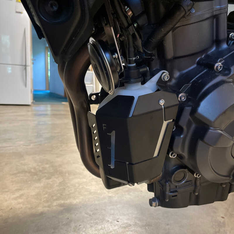 ภาพใหญ่: 0A8 Mt07 Fz07 Coolant Recovery Tank Shield Cover สำหรับ Yamaha Mt-07 Fz-