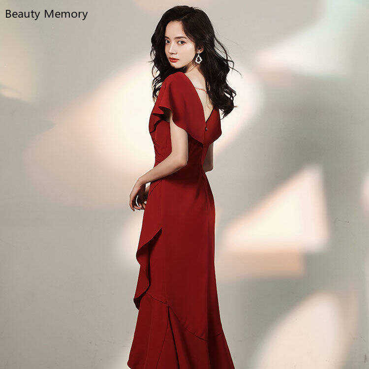 ❤ ชุดเจ้าสาวใหม่สีแดงคอ V กระโปรงหางปลาอารมณ์เจ้า