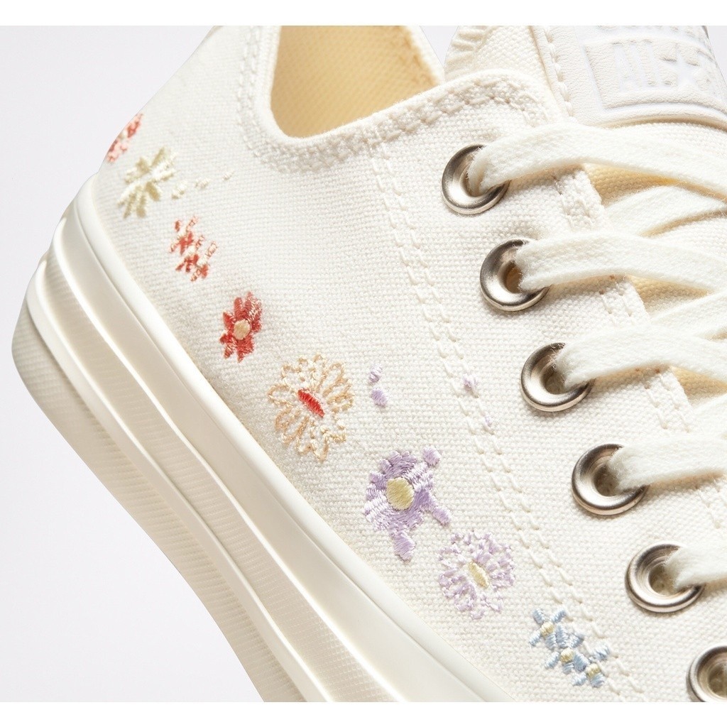 [ของแท้] Converse wmns Chuck Taylor All Star lowปักดอกไม้-egret a01595c รองเท้าลําลอง