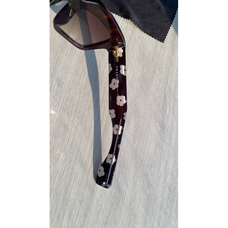 แว่นตาPradaมือสองของแท้ราคาถูก