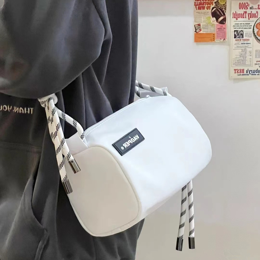 VAOPER Feed ยี่ห้อ niche crossbody bag กระเป๋าอเนกประสงค์ผู้ชาย กระเป๋าสะพาย กระเป๋าหมอนผู้หญิง กระ