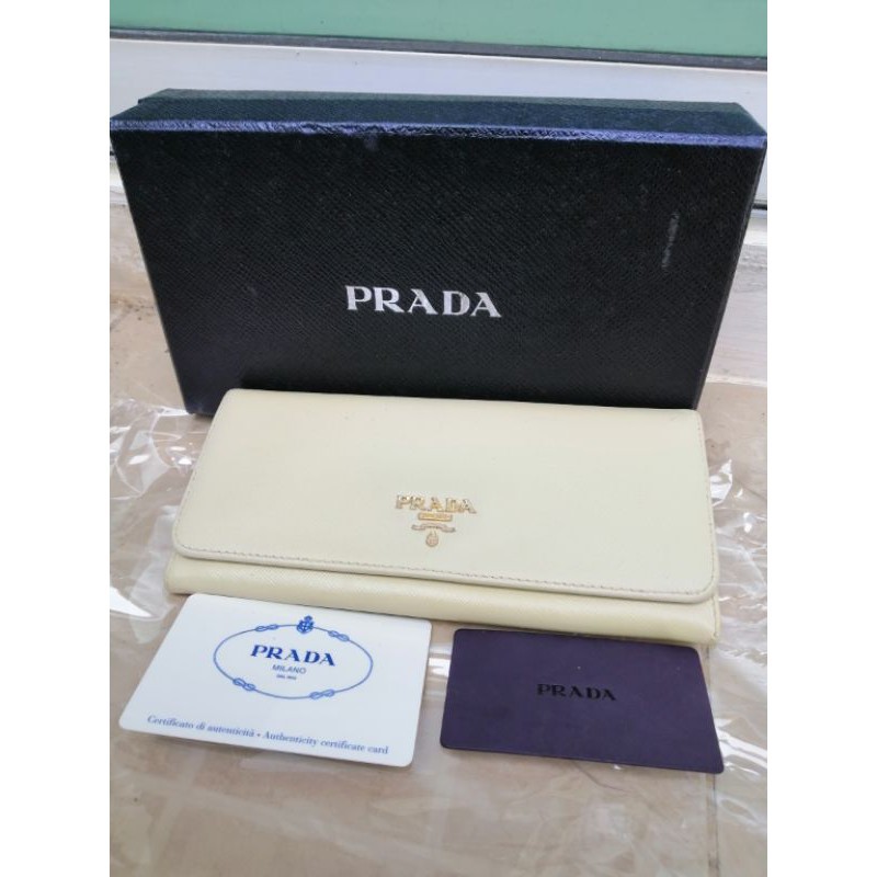 Used Prada Long Wallet Vanila color กระเป๋าสตางค์ พราด้า ของแท้ 100% Authentic