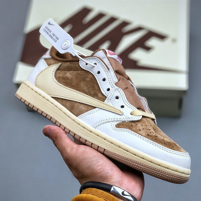 Travis Scott X Air Jordan 1 low og DM7866-106
