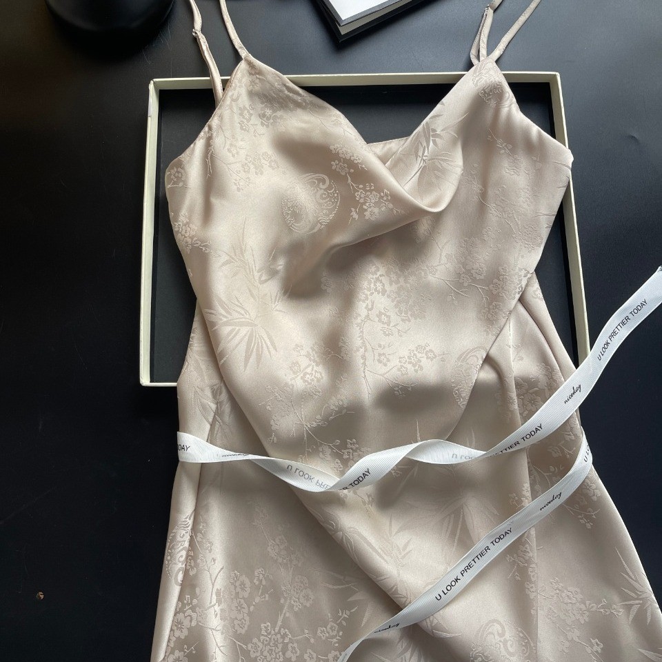 2024 Swing Collar Nightdress ผู้หญิงฤดูร้อนสไตล์ใหม่ Jacquard เซ็กซี่สายรัด Sweet Home เสื้อผ้า