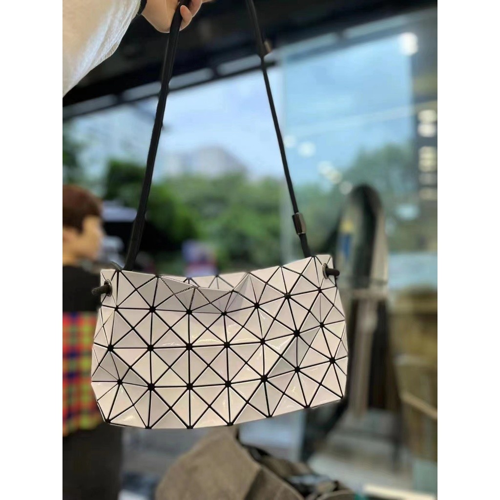 ♞New ของแท้ กระเป๋า Janpa CARTON BAG ของแท้ จาก Baobao issey Miyake กระเป๋าคาดอก/กระเป๋าสะพายข้าง e