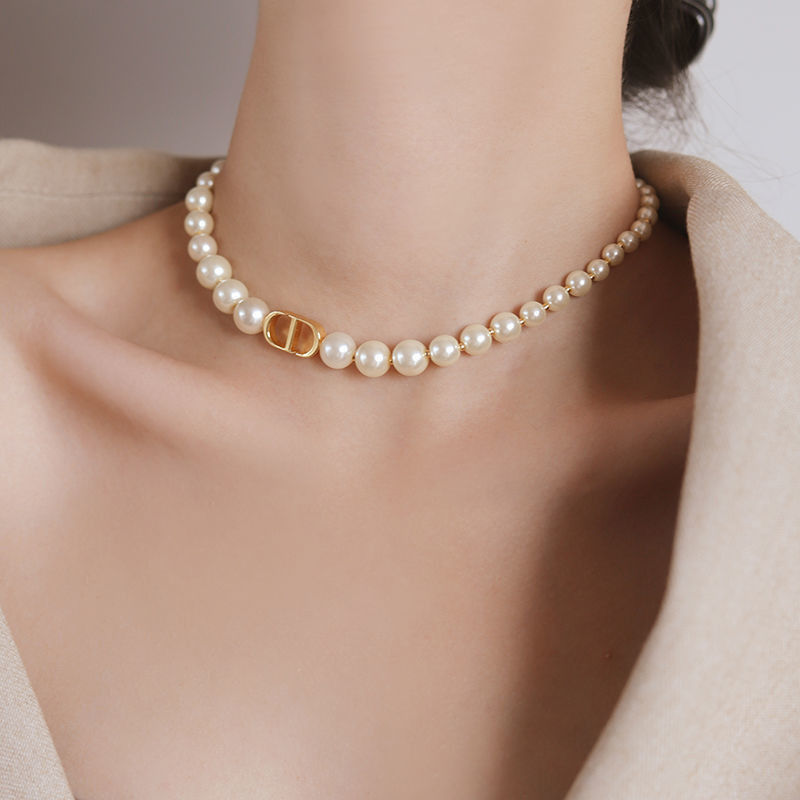 Dior CD Pearl Necklace Choker Temperament Choker 2024 ฤดูร้อนใหม่แฟชั่น Niche High-end Retro Clavicl