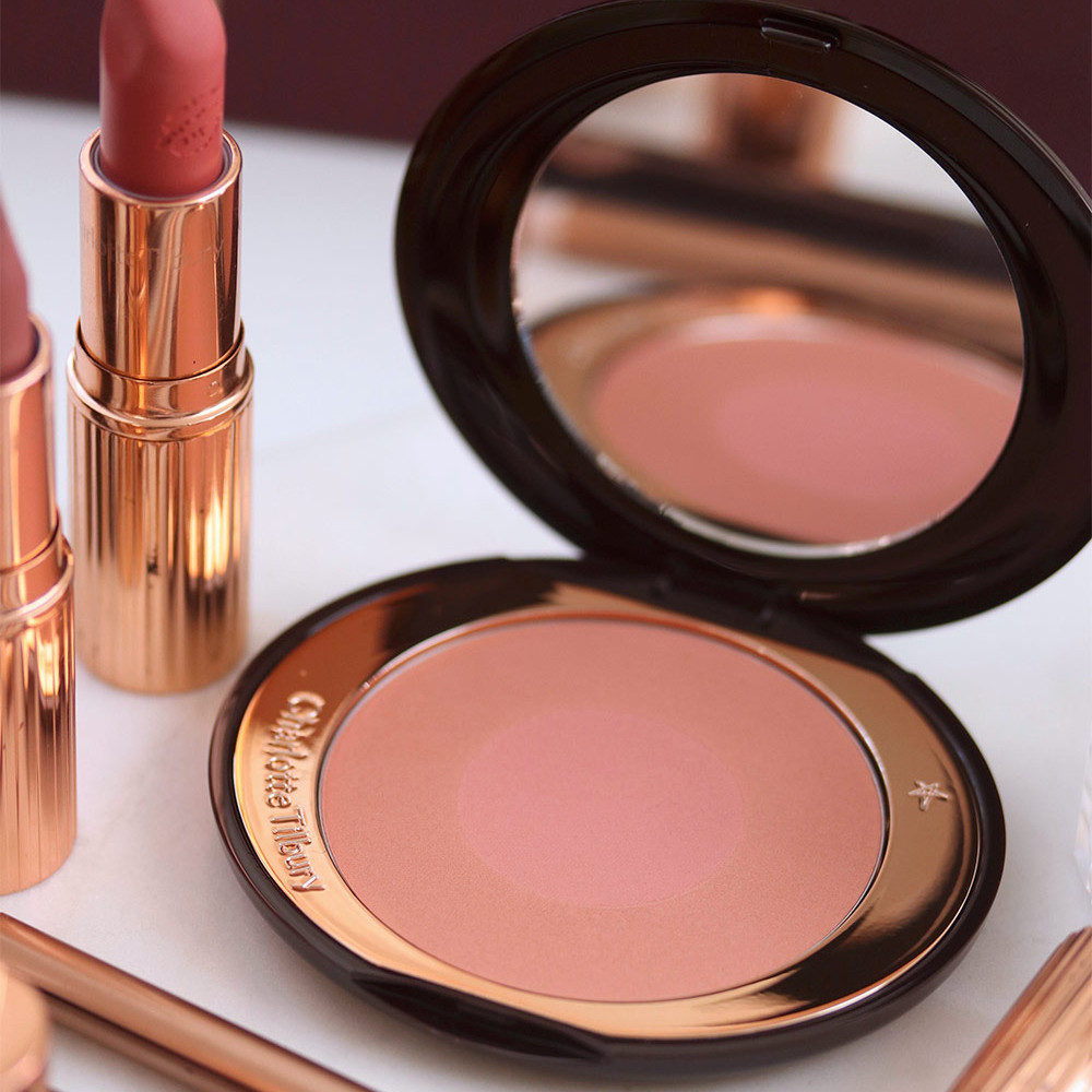 EXP.2026.10 Charlotte Tilbury Blush 8g /Charlotte Tilbury Cheek to Chic Blush