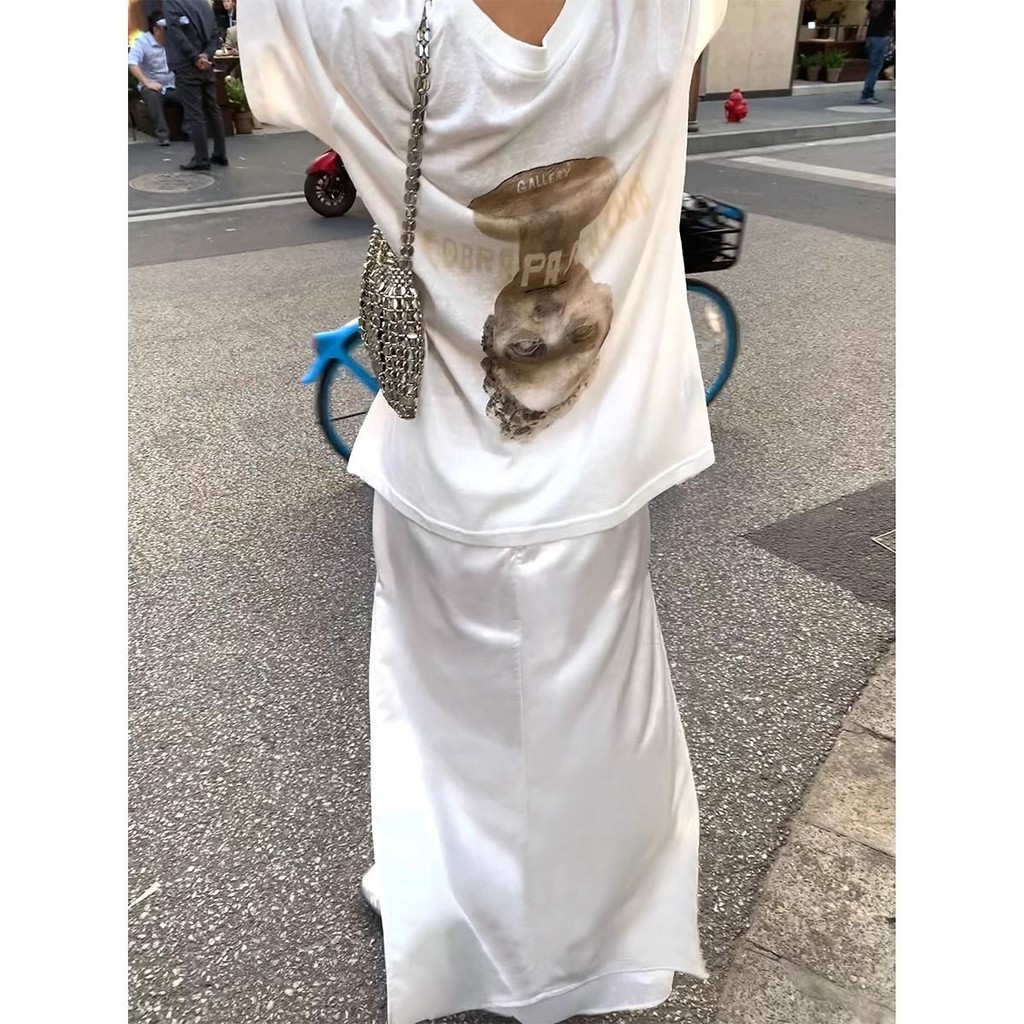 Shanmieleng เสื้อยืดแขนสั้นสำหรับผู้หญิง แบบใหม่ปี 2025 คอกระดุม พิมพ์ลายเก๋ สบายตัว เหมาะสำหรับฤดูร้อน