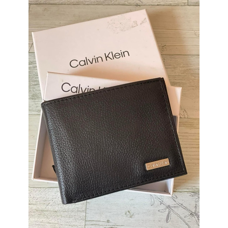 พร้อมส่ง Sale 1699 กระเป๋าสตางค์ ผู้ชาย Calvin Klein โลโก้แบรนด์เด่นๆ มาพร้อมกล่อง ซื้อเปย์ผู้ได้เล