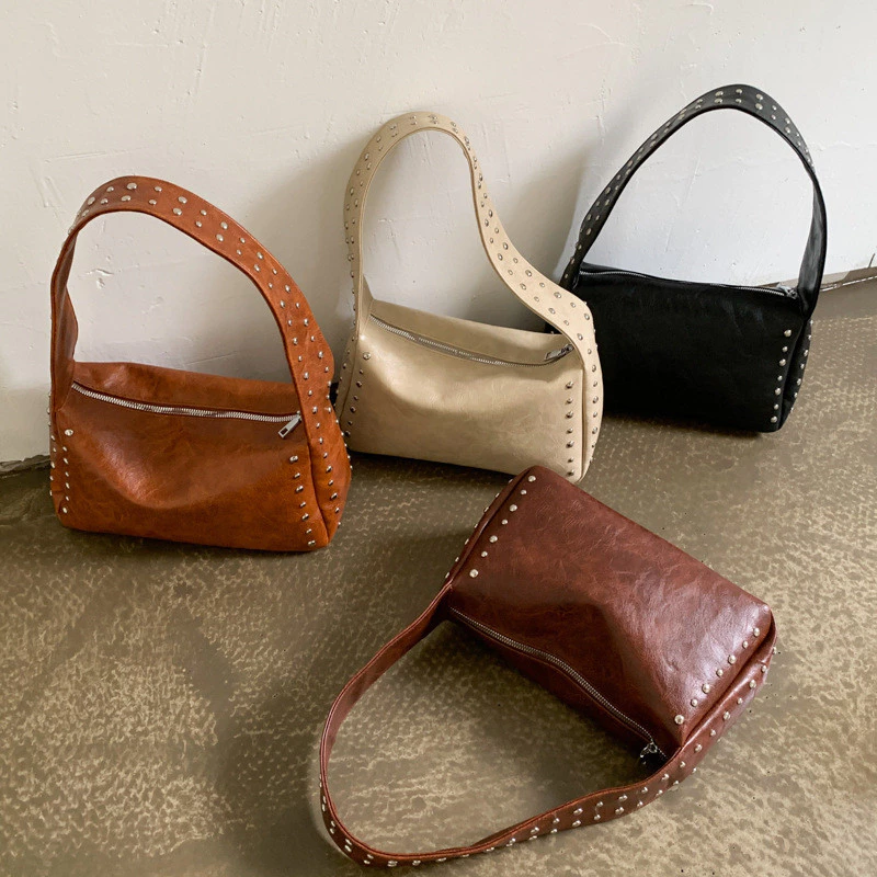 Rivet Fashion ใหม่กระเป๋าสะพายส่วนบุคคลที่ทันสมัยทันสมัย Retro Solid Dumpling Bag Bag Shoulde