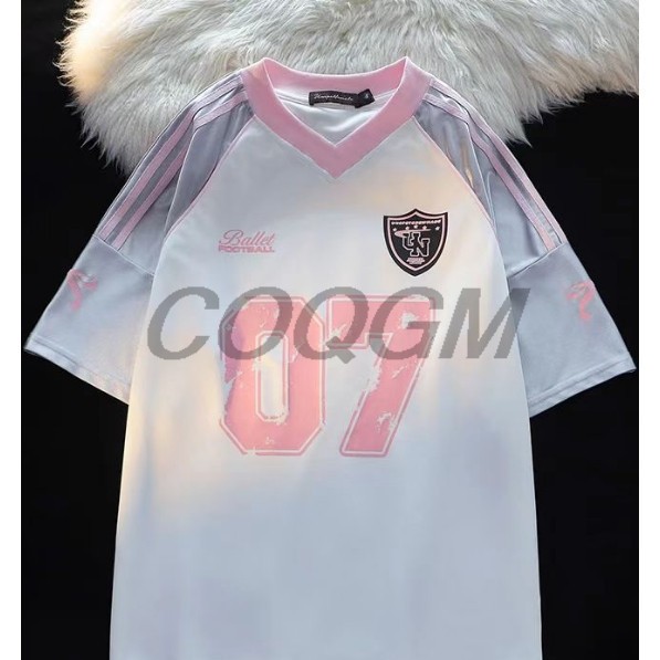 เลขที่.07กีฬาสไตล์กว้างคอวีเสื้อยืดสําหรับผู้ชายและผู้หญิง-เลขที่.07ขนาดใหญ่เสื้อฟุตบอลหลวมย์สาว สตรีทแวร์ Hot trend 2024