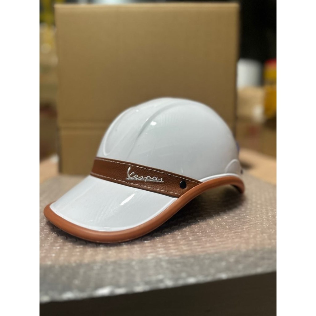 หมวกกันน็อคเวียดนาม Vespa Piaggio มอเตอร์ไซค์แบตเตอรี่รถยนต์ขนาดเดียวเหมาะกับหมวกกันน็อคแบบเต็มหน้า