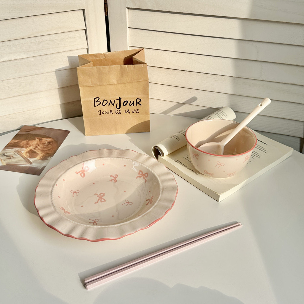 Simple ins สไตล์ high-end girly สไตล์ underglaze ชามเซรามิคและชุดจานโบว์ขอบหยักชุดจานอาหารค่ำ