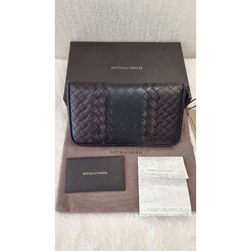 Used BOTTEGA VENETA แท้ 100 % กระเป๋าตังค์ใบใหญ่ zip around wallet in Espresso