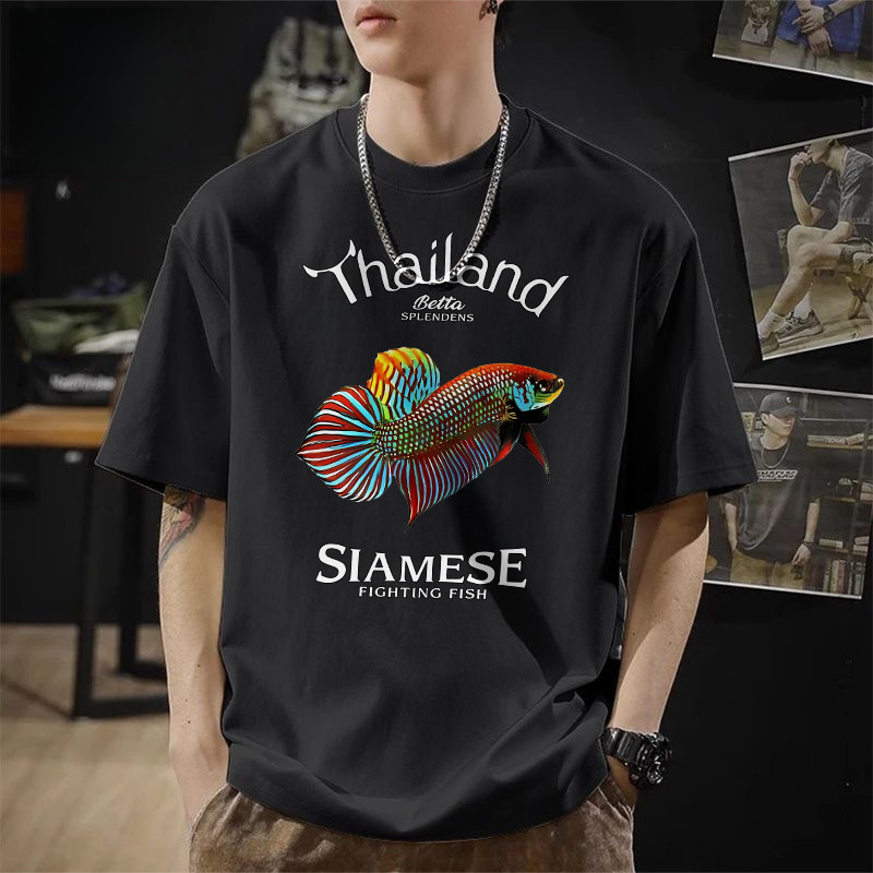 สตรีทแฟชั่น สีขาว-ดำ CASUAL ผู้ชาย ลายการ์ตูน COOL OVERSIZE เสื้อยืดผู้ชาย สีดําแขนสั้น วินเทจ FASHION เสื้อยืด คอกลม