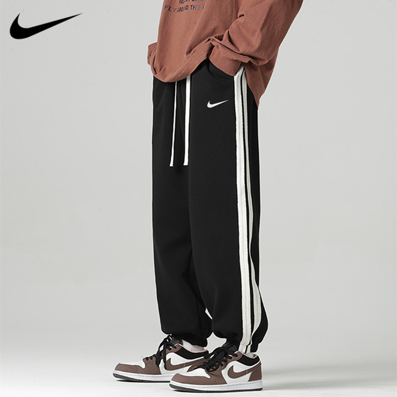 【พร้อมส่ง】ของแท้ 100% Nike กางเกงวอร์ม ทรงหลวม แต่งลูกไม้ด้านข้าง สําหรับผู้ชาย